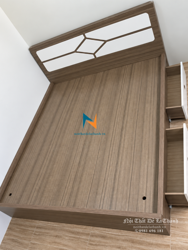 Giường ngủ hiện đại 1m4 vân gỗ nâu, đầu giường hoạ tiết trắng, 2 ngăn kéo - Nội Thất Đê La Thành
