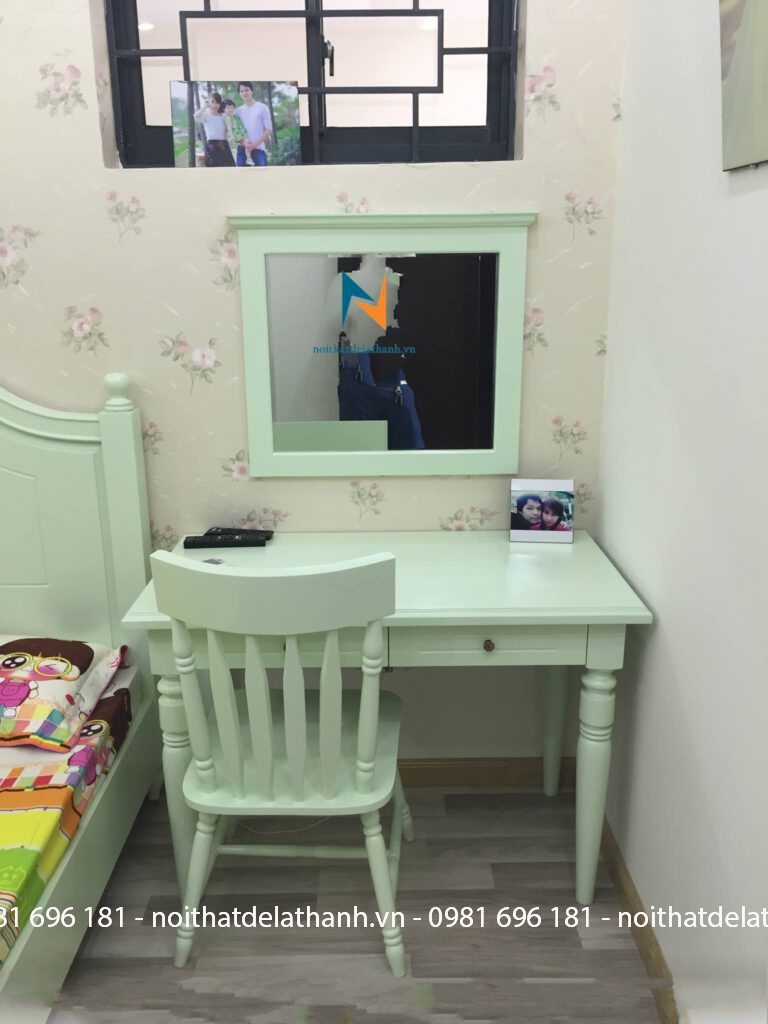 Phòng Ngủ Cho Bé Gái 15 Tuổi: Chiếc bàn phấn phù hợp với tuổi thiếu nữ, phun tông màu đồng bộ với combo