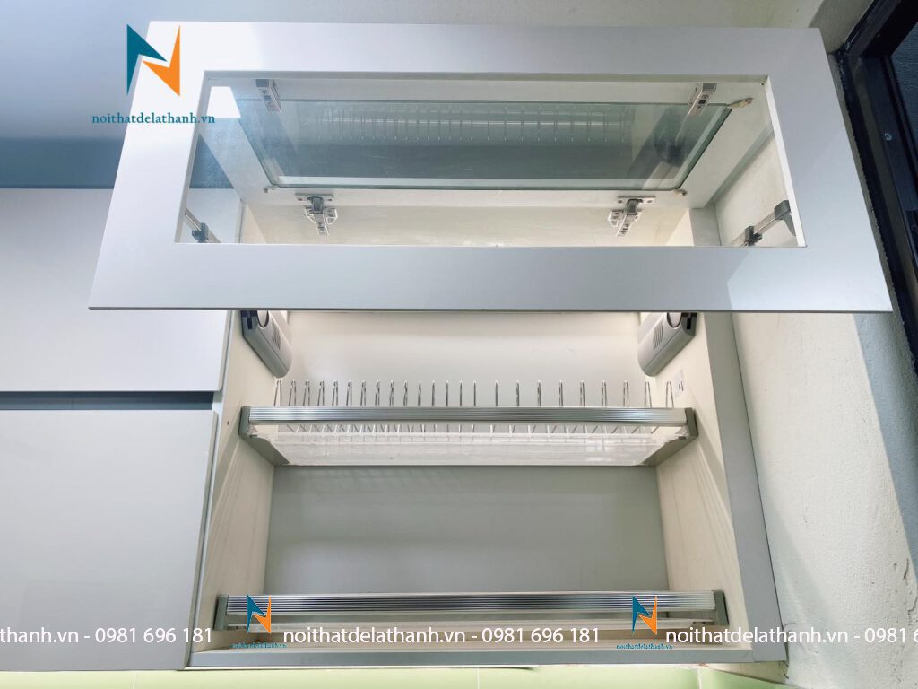 Giá bát của chiếc tủ bếp inox cánh gỗ MDF