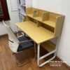 Chiếc bàn học dành cho học sinh cấp 1, phong cách đơn giản hiện đại, phân khúc giá rẻ