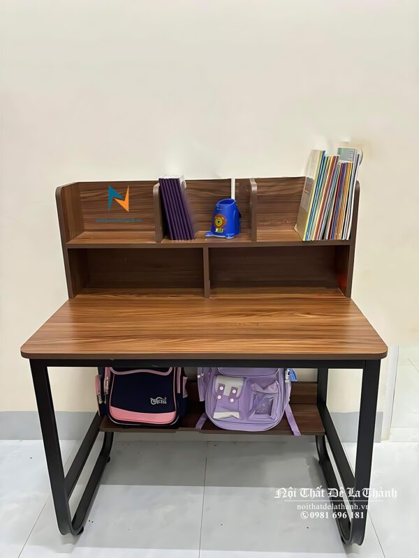 Hình ảnh thực tế chiếc bàn học sinh nhỏ 60cm, chân sắt, dành cho học sinh lớp 1