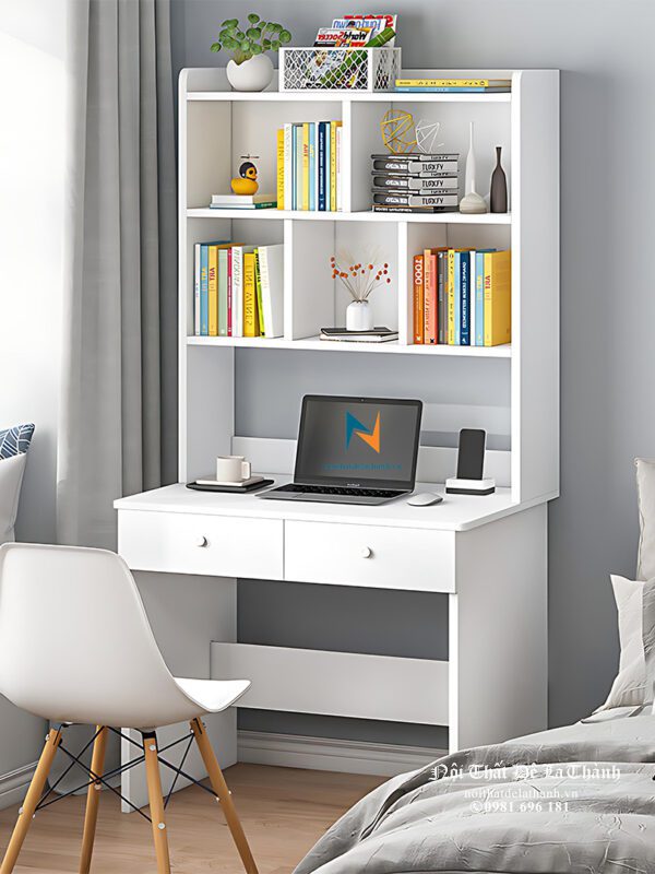 Hình ảnh thực tế chiếc bàn học gỗ mdf phủ melamine màu trắng liền giá sách, rất thuận lợi cho học sinh cấp 2, cấp 3
