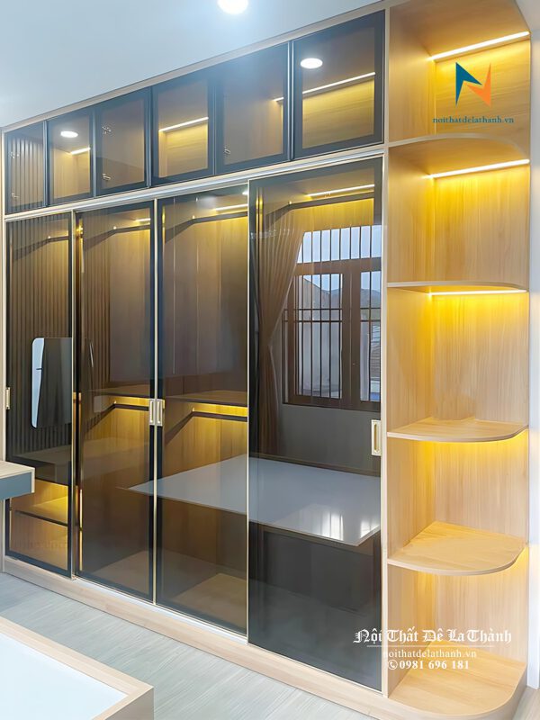 Chiếc tủ áo cánh kính lùa khung nhôm cường lực, kích thước 2m8x2m6, dành cho các phòng ngủ sang trọng