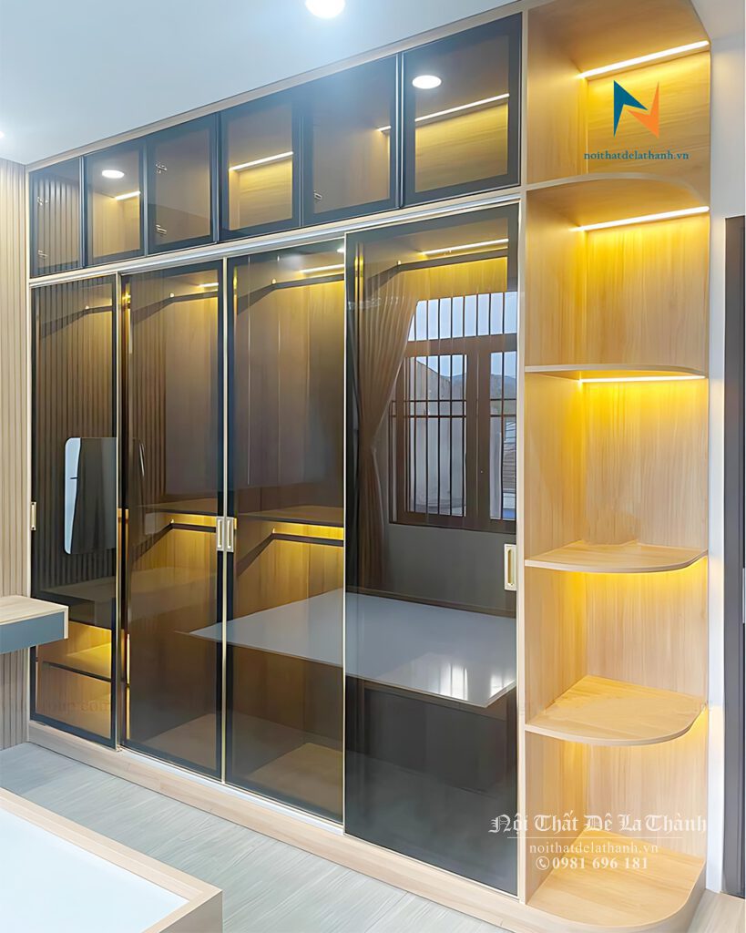 Chiếc tủ áo cánh kính lùa khung nhôm cường lực, kích thước 2m8x2m6, dành cho các phòng ngủ sang trọng