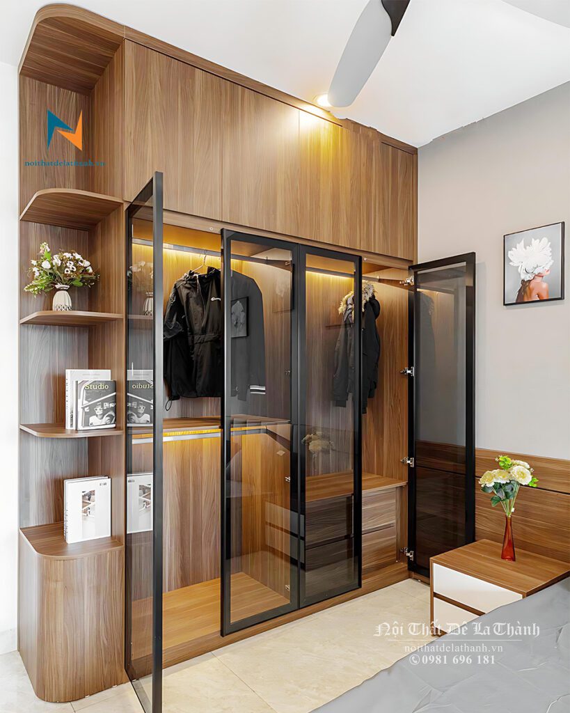 Chiếc tủ gỗ cánh kính 2m x 2m6 gồm 2 tầng, tầng trên cánh gỗ, tầng dưới cánh kính cường lực khung nhôm, sang trọng và cao cấp