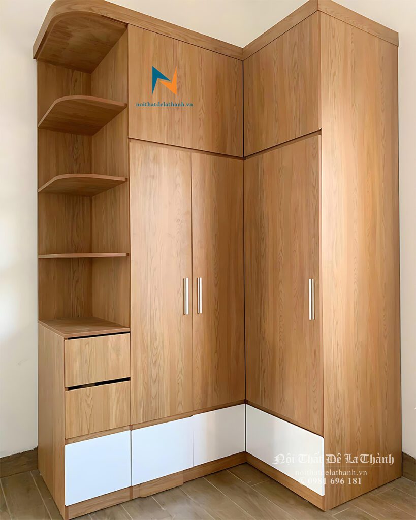 Chiếc tủ chữ L 2m x 2m6 thiết kế 3 cánh mở và 1 góc trang trí, chất liệu gỗ MDF phủ melamine