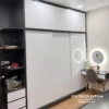 Combo giường tủ cưới giá rẻ được thiết kế và thi công theo phong cách hiện đại, chất liệu gỗ công nghiệp MDF, gồm tủ 2mx2m6 cánh lùa, giường 1m8x2m đầu bọc da, bàn phấn treo gương led đi kèm ghế, màu sắc trắng đen tương phản rất sang trọng