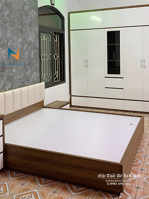 Combo gồm có chiếc tủ hiện đại 2mx2m45, có 2 tầng, bên phải là kệ góc trang trí, ở giữa là 1 cánh kính tạo điểm nhấn cho chiếc tủ