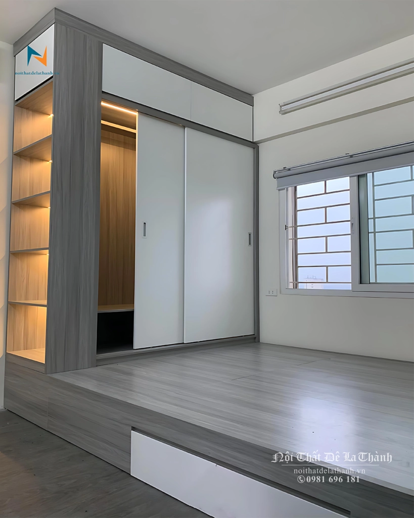 Combo giường 1m4 với các tấm lật thông minh, thiết kế liền tủ cánh lùa 1m4x2m6 cao kịch trần, phần trang trí lắp đèn led, chất liệu MDF. Đây là thiết kế gọn, tối ưu không gian