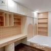 Phía trên bàn làm việc là 1 hệ tủ dài, tối ưu không gian sử dụng cho chủ nhân