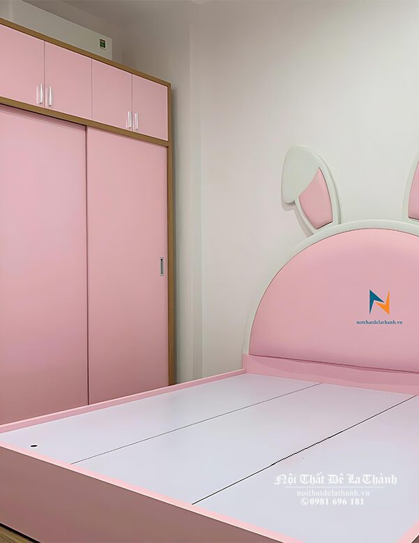 Phòng ngủ gam màu hồng thiết kế theo phong cách hiện đại dành cho các bạn nữ/ bé gái với giường tai thỏ 1m6, tủ cánh lùa 2 tầng có kệ góc trang trí, bàn trang điểm màu hồng gương tròn led rất xinh