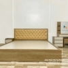 Combo phong cách hiện đại với chiếc giường 1m8x2m; đầu giường bọc nệm chất liệu da cleo cùng tone màu với giường tủ nhìn rất hiện đại và đẹp mắt