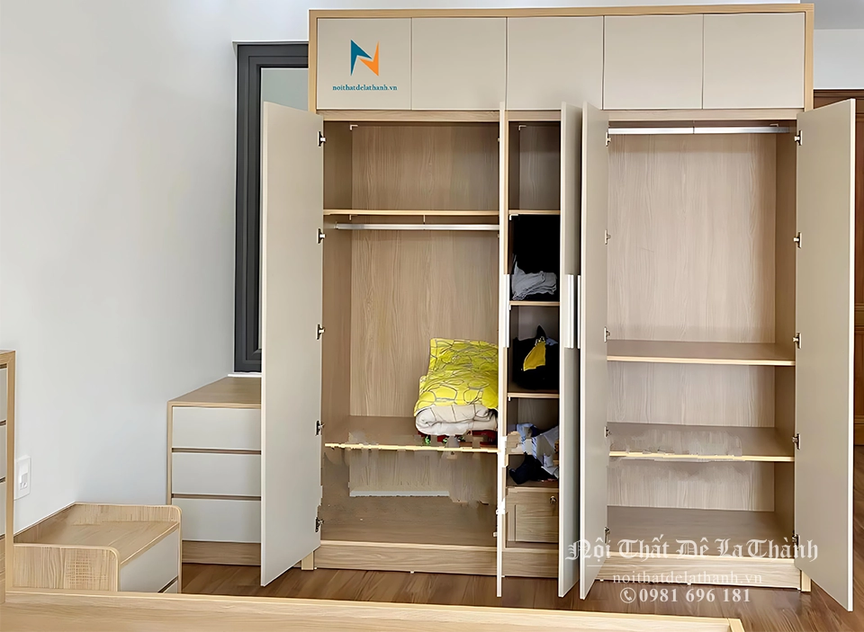 Thiết kế bên trong chiếc tủ có kích thước 2m x 2m45, có 2 tầng