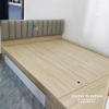 Combo giường liền tủ, chất liệu gỗ công nghiệp MDF phủ melamine, trong đó giường có kích thước 1m2x1m9, tủ 1m6x2m45, thân màu gỗ vàng nhạt, cánh tủ và mặt ngăn kéo giường màu trắng