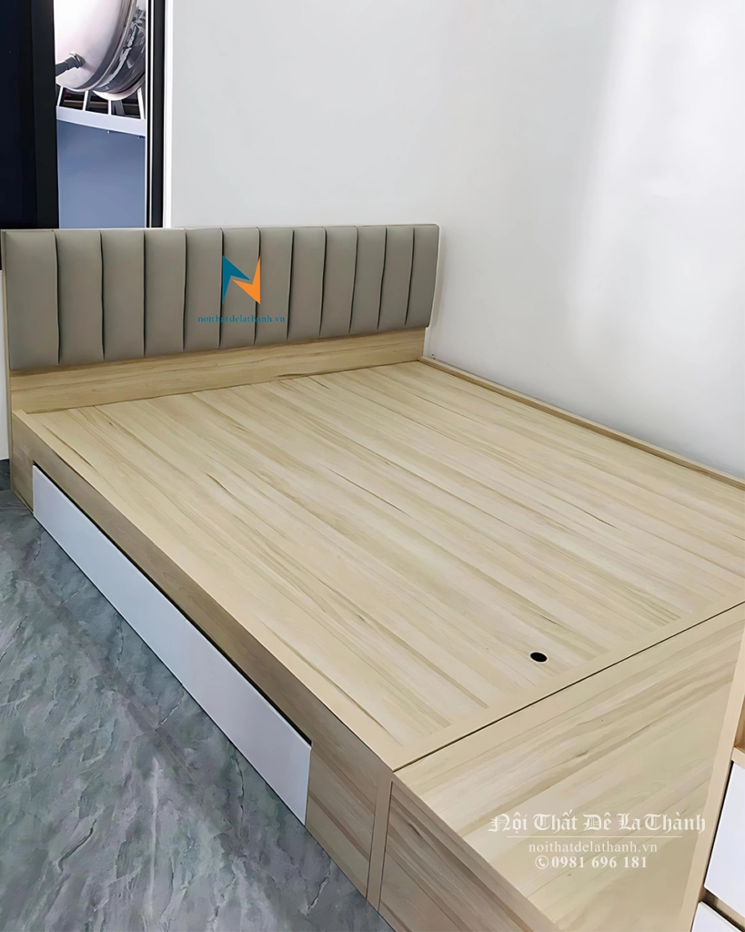 Combo giường liền tủ, chất liệu gỗ công nghiệp MDF phủ melamine, trong đó giường có kích thước 1m2x1m9, tủ 1m6x2m45, thân màu gỗ vàng nhạt, cánh tủ và mặt ngăn kéo giường màu trắng