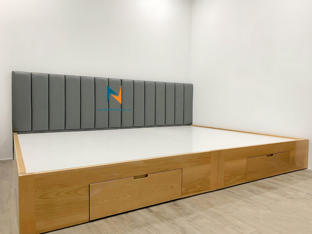 Ảnh thực tế chiếc giường 2m2x2m gỗ công nghiệp mdf đầu gắn nệm, có 2 ngăn kéo ở đầu thấp giường