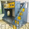 Chiếc giường tầng dành cho bé trai hoặc người lớn cao 2m, dài 2m5 (cả câu thang). Giường trên 1m2 x 1m95 (phủ bì). Giường dưới 1m6 x 2m (phủ bì)