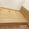 Chiếc giường thông minh thuộc phân khúc giá rẻ, chất liệu MDF phủ melamine, kích thước 1m4 x 2m, thiết kế theo phong cách hiện đại gồm 3 ngăn kéo bên vai, 3 tấm lật pitong, đầu giường trơn đơn giản nhưng đẹp mắt
