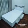 Giường 1m2 màu trắng có ngăn kéo, đầu cao có 3 kẻ chỉ màu đen rất đẹp