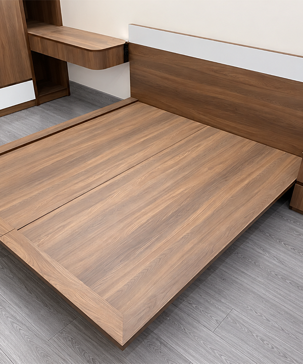 Giường thấp kiểu Nhật gỗ MDF Malaysia vân nâu ấm, kiểu giường bay hiện đại, đầu giường điểm nhấn trắng, size 1m6x2m