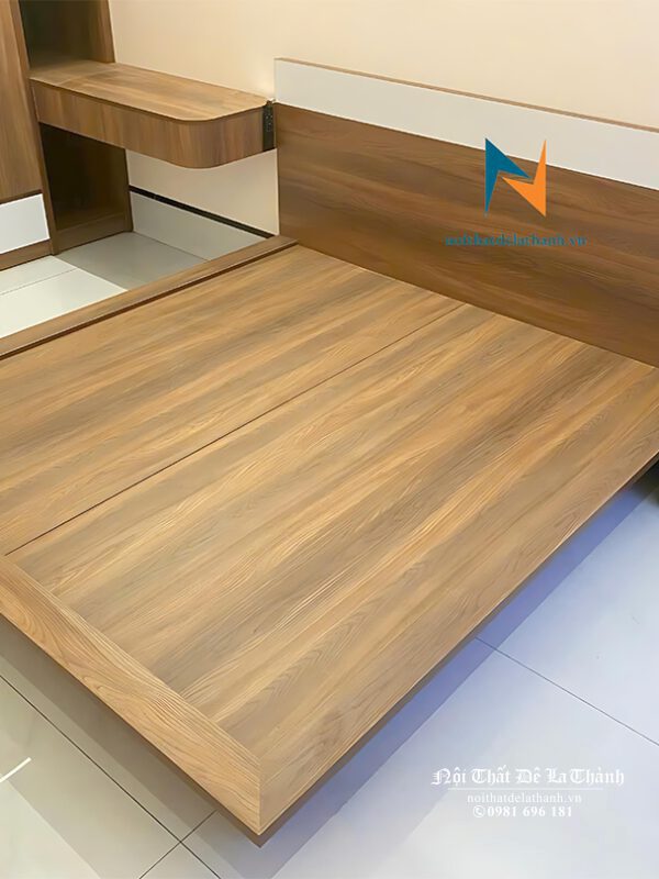 Chiếc giường bay phong cách Nhật Bản, màu nâu vân gỗ rất đẹp mắt