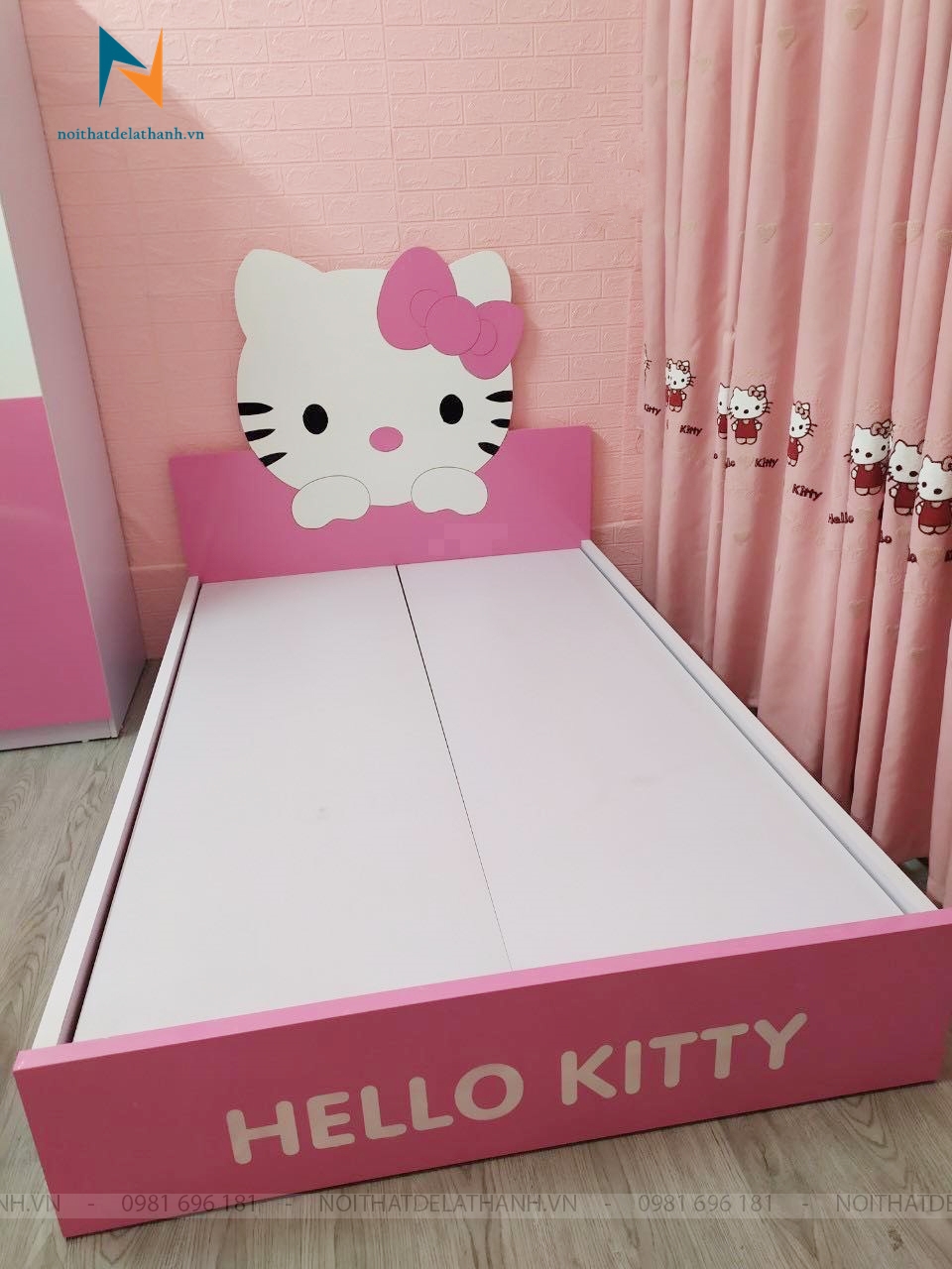 Giường ngủ màu hồng hello kitty dành cho bé gái 5 tuổi, chất liệu gỗ công nghiệp mdf, kích thước 1mx1m9