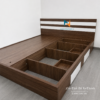 Chiếc giường gỗ MDF với thiết kế 2 ngăn kéo 2 bên thành giường, hệ thống thanh giường và vai giường cắm thẳng xuống đất giúp chiếc giường chịu tải lên đến hàng tấn