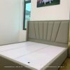 Chiếc giường bọc da màu xanh hiện đại 1m8x2m