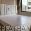 Chiếc giường bọc nệm kiểu chia mảnh, lõi là gỗ MDF, bên ngoài bọc nhung cao cấp toàn thân, kích thước 1m6x2m