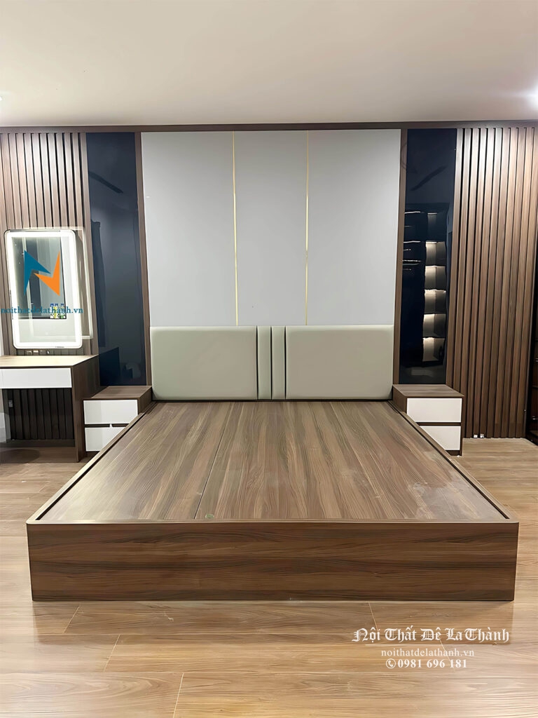 Hình ảnh thực tế chiếc giường đầu gắn nệm da, kích thước 1m8x2m, phong cách hiện đại, gỗ công nghiệp mdf phủ melamine màu nâu