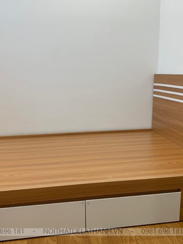Giường gỗ MDF 1m5x1m9, thân màu gỗ, mặt ngăn kéo và 3 chỉ ở đầu cao màu trắng đẹp hài hoà