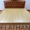 Chiếc giường gỗ công nghiệp MDF, kích thước 1m6x2m, đầu cao bọc da rút khuy rất đẹp mắt