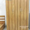 Chiếc tủ áo 3 cánh nhỏ xinh, màu vàng vân gỗ, phong cách hiện đại