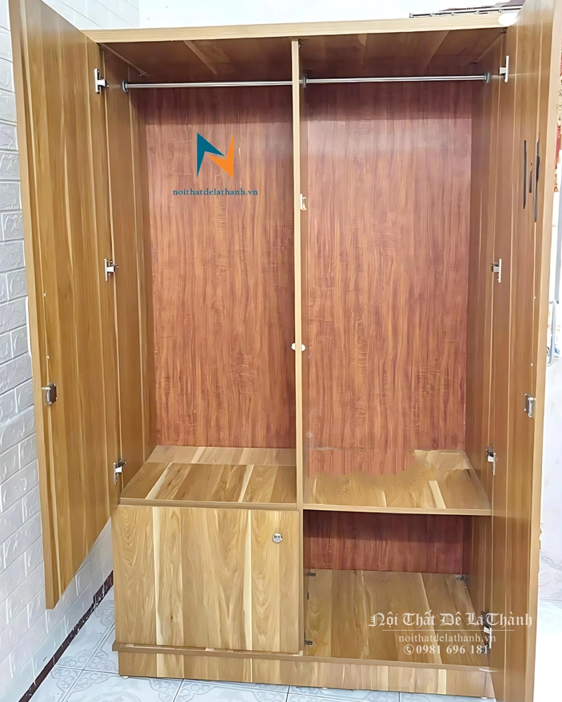 Thiết kế bên trong chiếc tủ áo 2 cánh giá rẻ, với 1 cánh dài, 1 cánh còn lại chia đôi thành cánh dài bên trên, cánh cộc bên dưới, 2 khoang lớn bên trên và 2 ô nhỏ bên dưới, kích thước 1mx1m85