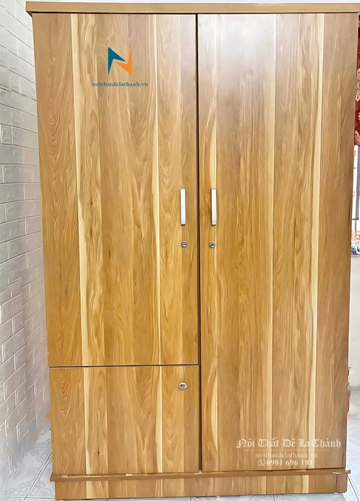 Chiếc tủ 2 cánh giá rẻ có lớp bề mặt melamine màu 6161 là màu vàng nâu có hoạ tiết gỗ sồi đẹp mắt
