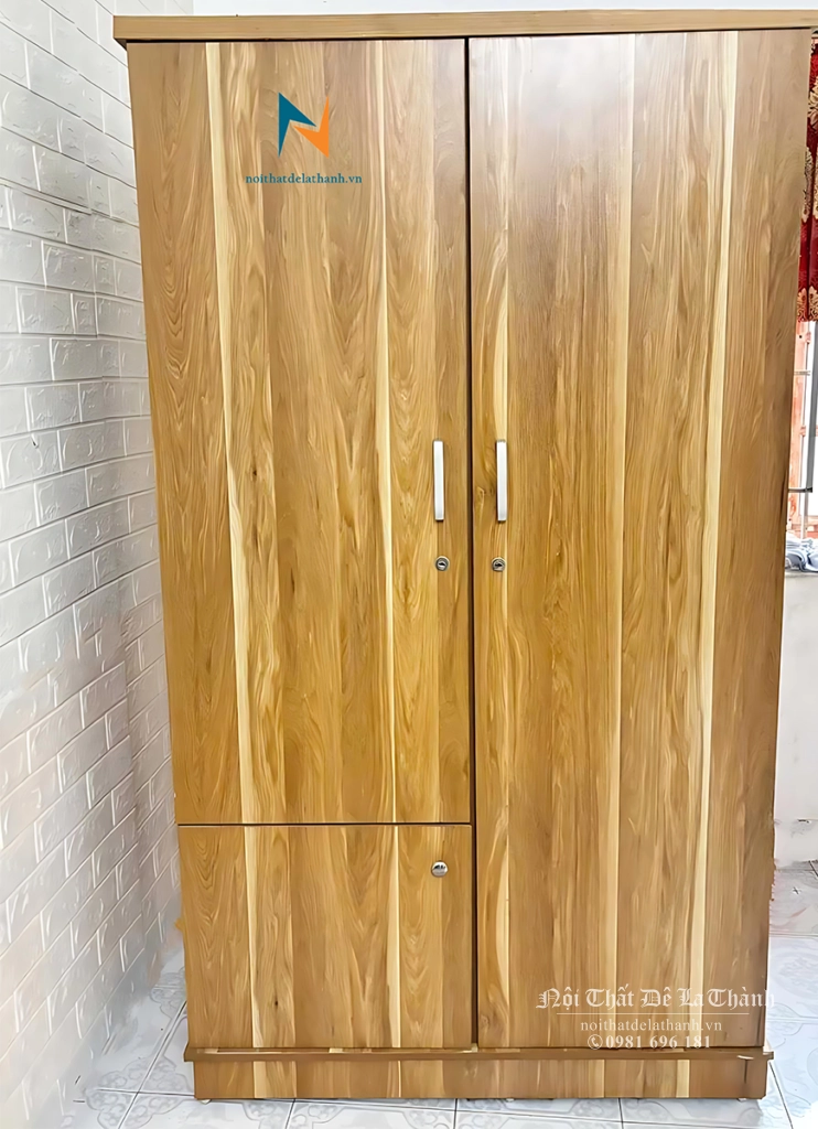 Tủ áo giá rẻ 2 cánh, trong đó 1 cánh được thiết kế trở thành cánh cộc, bên dưới nó là khoang tủ nhỏ