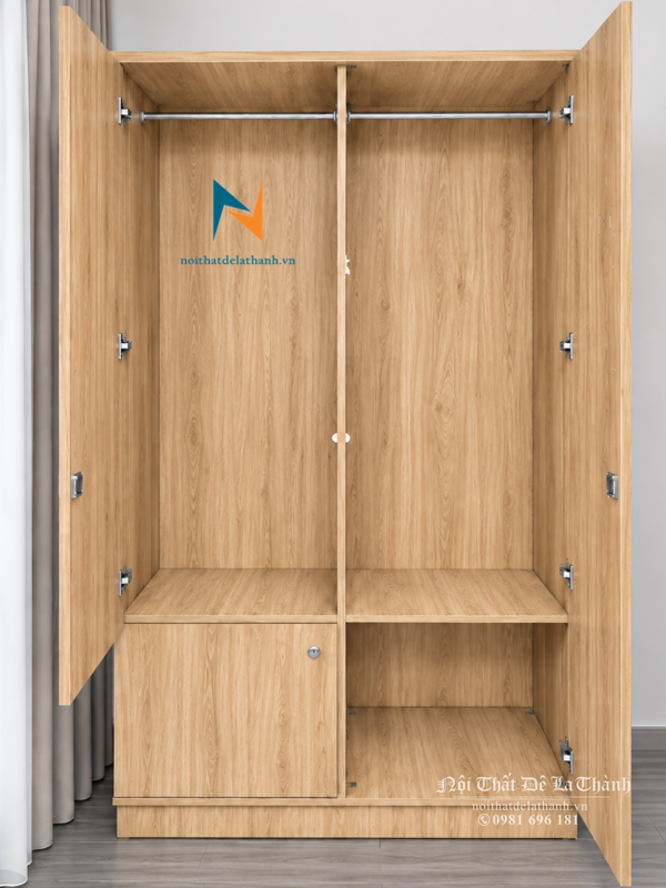 Thiết kế bên trong chiếc tủ áo 2 cánh giá rẻ, với 1 cánh dài, 1 cánh còn lại chia đôi thành cánh dài bên trên, cánh cộc bên dưới, 2 khoang lớn bên trên và 2 ô nhỏ bên dưới, kích thước 1mx1m85