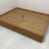 Chiếc giường không đầu cao, còn gọi là giường 4 vai, gỗ ép, phong cách tối giản