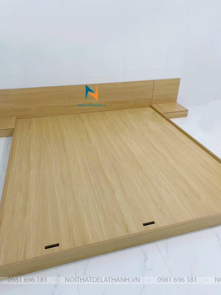 Chiếc giường thiết kế kiểu bệt, gỗ công nghiệp MDF, kích thước 1m8x2m, vai cao 18cm, đầu cao cao 40cm