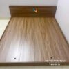 Chiếc giường bệt màu óc chó thiết kế hiện đại đơn giản, chất liệu gỗ mdf, kích thước 1m8x2mx18cm