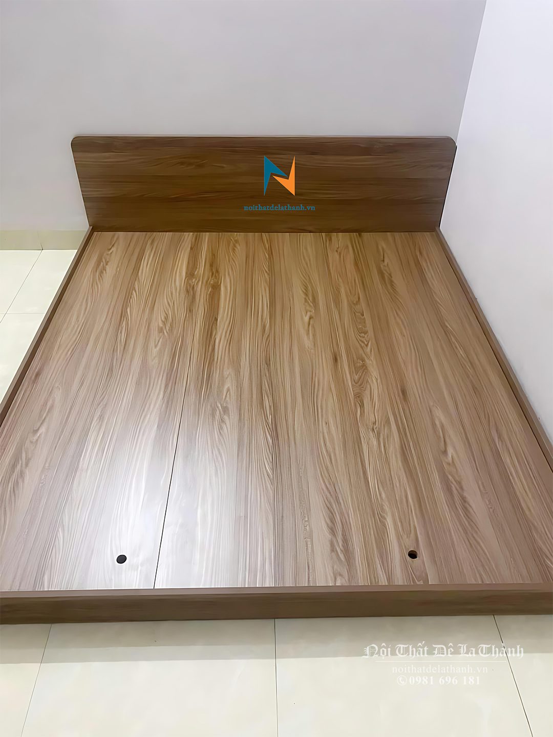 Chiếc giường bệt màu óc chó thiết kế hiện đại đơn giản, chất liệu gỗ mdf, kích thước 1m8x2mx18cm