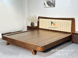 Ảnh thực tế chiếc giường óc chó cao cấp, kích thước 2mx2m2