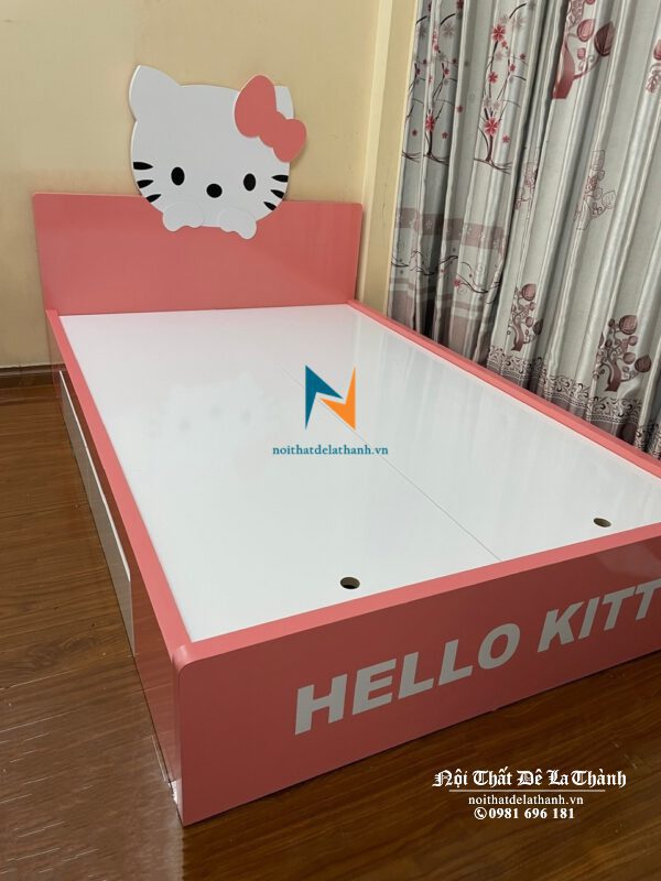 Giường ngủ dành cho con gái thiết kế kiểu hello kitty, màu hồng pha trắng, 1m2x1m9