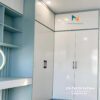 Thiết kế tủ quần áo chữ L liền với bàn trang điểm, chất liệu gỗ công nghiệp mdf, với kích thước phần tủ 1m6x2m6 full trần