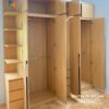 Thiết kế bên trong chiếc tủ áo gỗ công nghiệp mdf với 2 khoang lớn treo đồ, 1 khoang nhỏ để đồ gấp