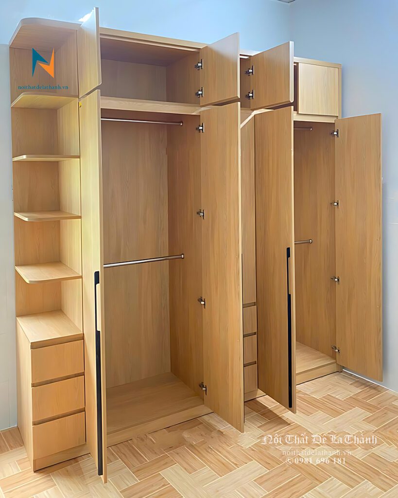 Thiết kế bên trong chiếc tủ áo gỗ công nghiệp mdf với 2 khoang lớn treo đồ, 1 khoang nhỏ để đồ gấp