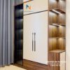 Tủ quần áo gỗ công nghiệp đẹp hiện đại, 2 tầng, gồm 2 cánh gỗ, 1 cánh kính và 1 kệ góc trang trí