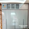 Thiết kế tủ phòng ngủ này gồm có 2 tầng, bên dưới có 6 cánh, bên trên thiết kế che điều hoà với các thanh nan giúp che điều hoà và tản nhiệt lạnh của điều hoà ra khắp phòng