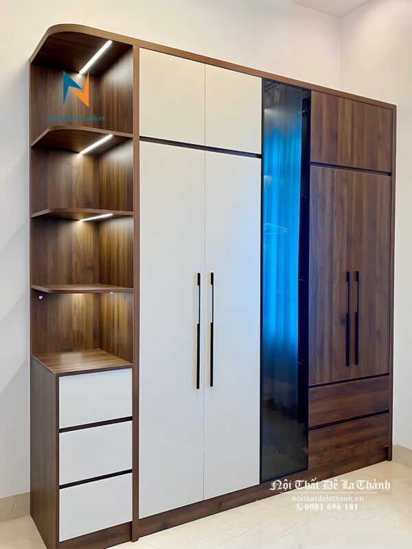 Chiếc tủ quần áo gỗ công nghiệp cánh gỗ pha cánh kính, phong cách hiện đại, 2m4x2m45