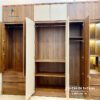 Thiết kế bên trong chiếc tủ áo hiện đại gỗ công nghiệp 3 buồng 6 cánh 2 tầng